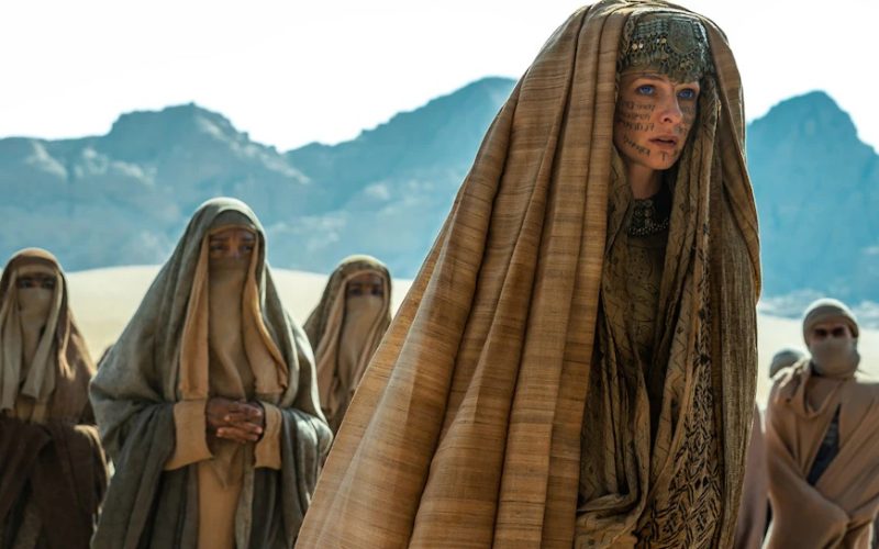 Jessica in her Reverend Mother garb flanked by other Fremen